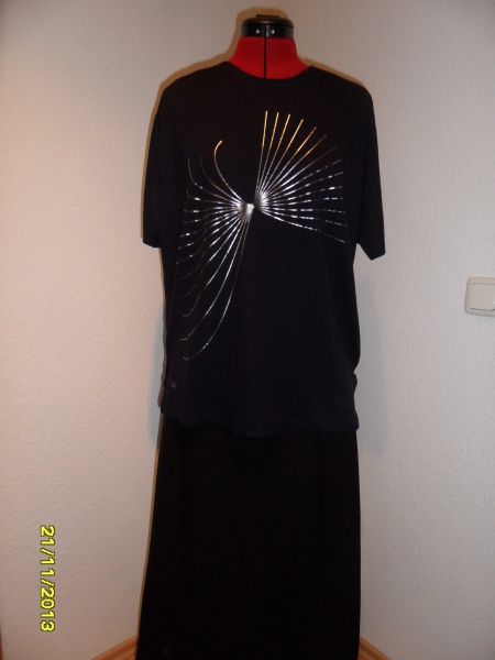 dunkel blaues Damenshirt mit silbernen Aufdruck Größe M-L