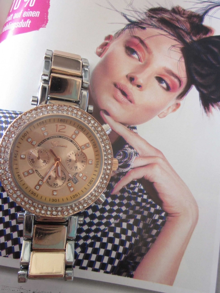 zauberhafte rosegold mit silber farbene Blogger Strass Uhr mit Datumsanzeige wie neu aus Sammlung