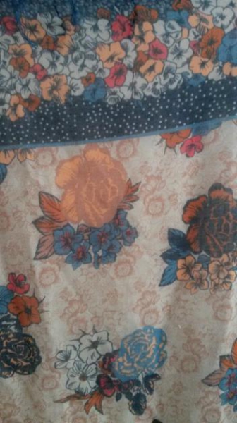 Tuch mit schönem Blumenmuster