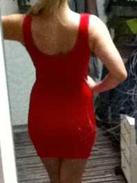 Elegantes enges rotes Kleid