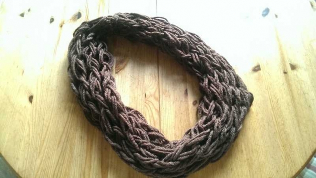 NEU! Brauner Strickschal / Wolle