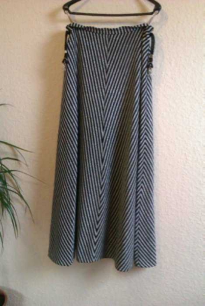 schwarz/ silber gestreifter high-waist rock vintage