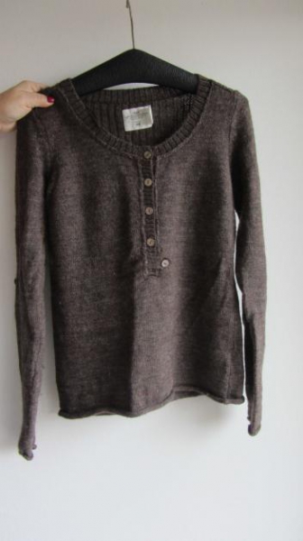brauner Pulli einmal getragen