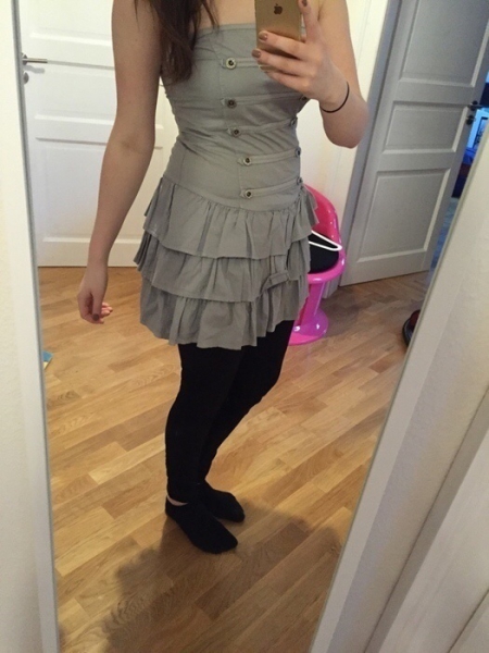 schickes Mini-Kleid für den kommenden Sommer 