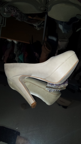 Neue Plateau Pumps Größe 35 beige