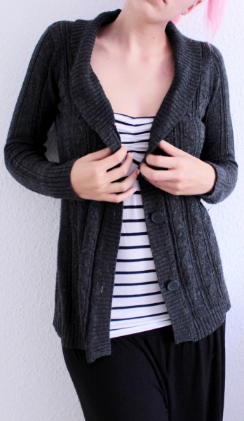 Grauer Cardigan -figurschmeichelnd-