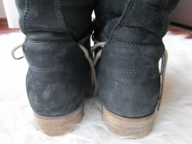 Schwarze Winterboots mit Fell