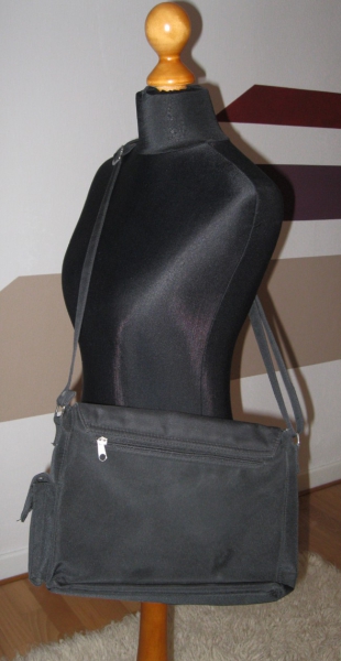 Schwarz silber Umhängetasche Laptoptasche Notebook Handyfach 