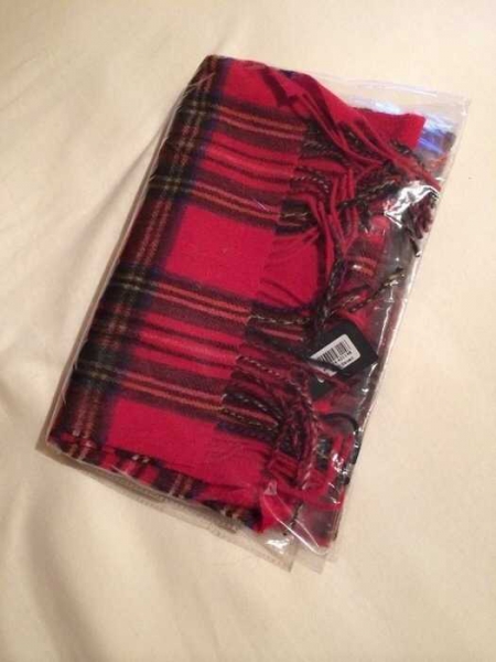 Neu mit Etikett! - Super kuscheliger Schal - Reine Schurwolle Luxury Tartan Schal - echtes Lammfell