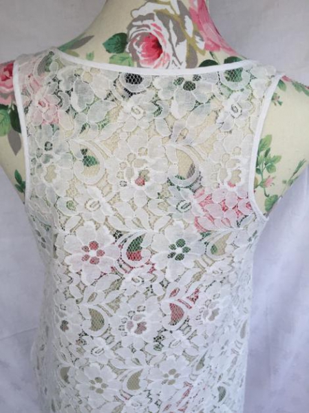 Weißes Top mit Spitze