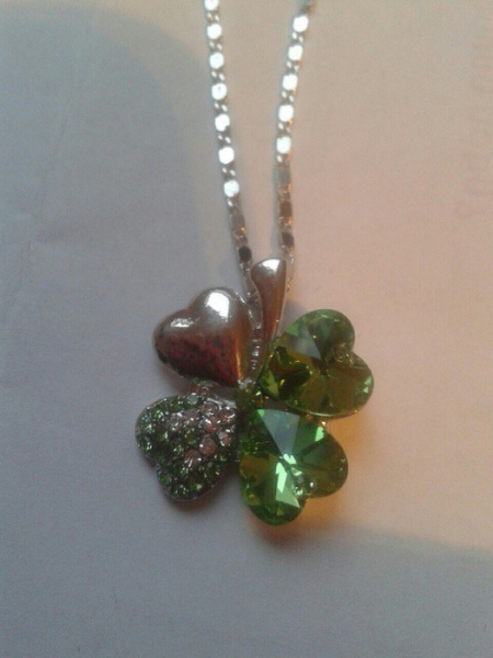 Süße Kleeblatt-Kette in grün/silber