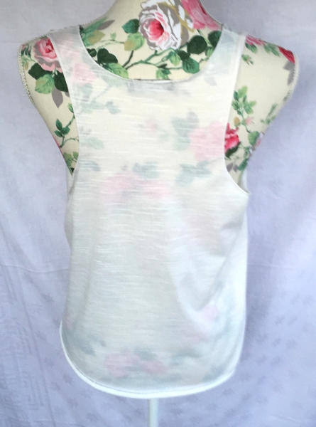 Weißes Top mit Schriftzug