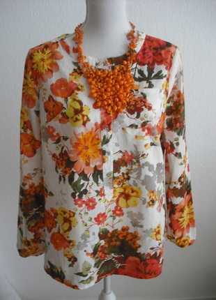 Farbenfrohe Bluse mit Blumenmuster
