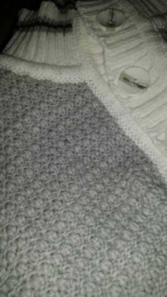 Stylischer Strickpullover Größe S - M