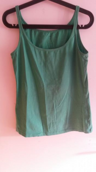 grünes Tanktop