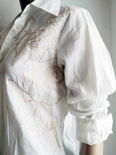 Süsse Bluse/Hemd mit gestickte Muster / Authentick Clothing COMPANY