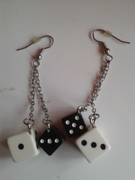 Würfel Ohrringe schwarz/weiß