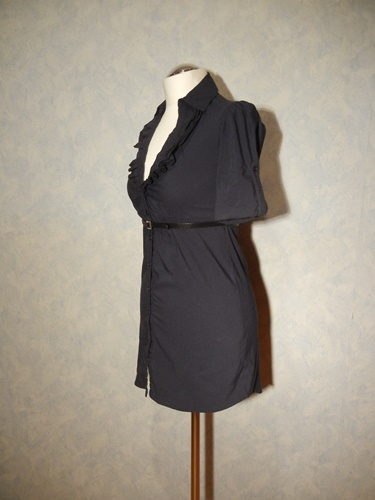 blaue lange Bluse mit Rüschen