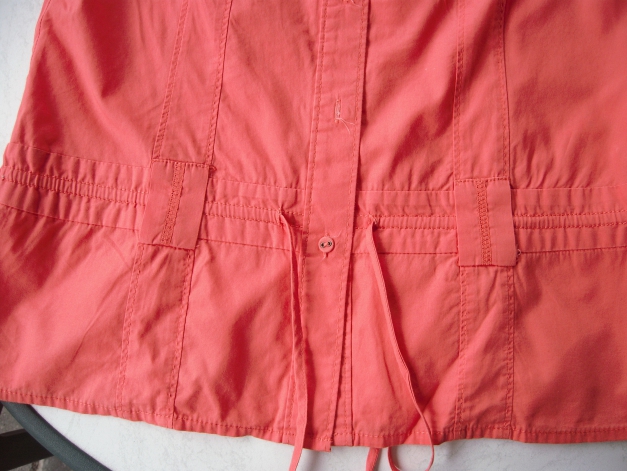 Lachsrote Bluse mit Raffungen 