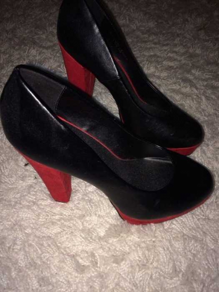 High Heels, rot, einmal getragen