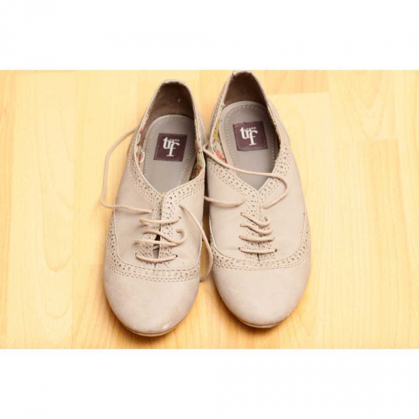 Zara Schnürschuhe grau