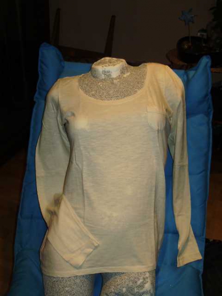 benetton Longsleeve cremefarben kleine Tasche Rundausschnitt Baumwolle weich M