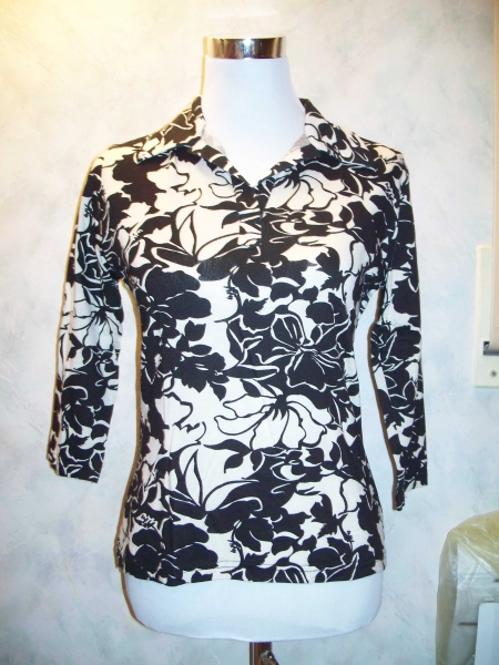 Büromode: Shirtbluse mit Blumenprint in schwarz/ cremefarben gemustert NEU (Nr. 1)
