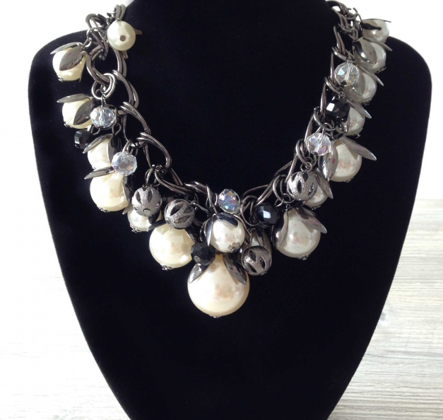 Statement Kette Halskette Grau Silber Blume Perlen schwarz Perlenkette Panzerkette