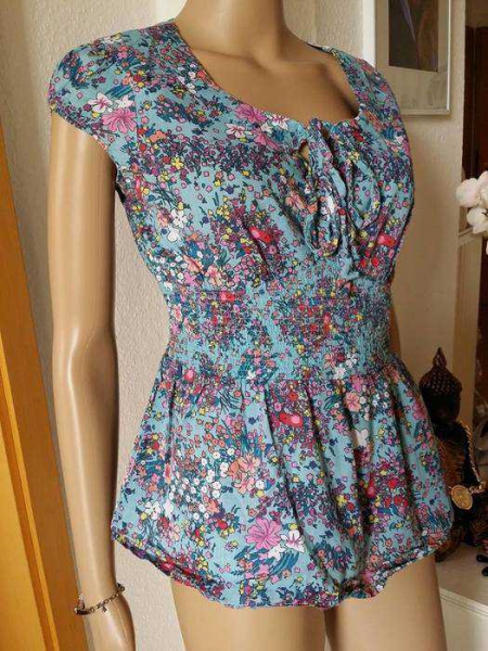 Schöne Bluse in Blummenprint von Qutfit Fashion