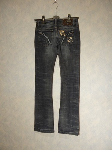 schöne Jeans mit Print auf den Taschen