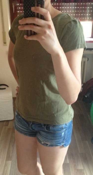 dunkelgrünes T- shirt