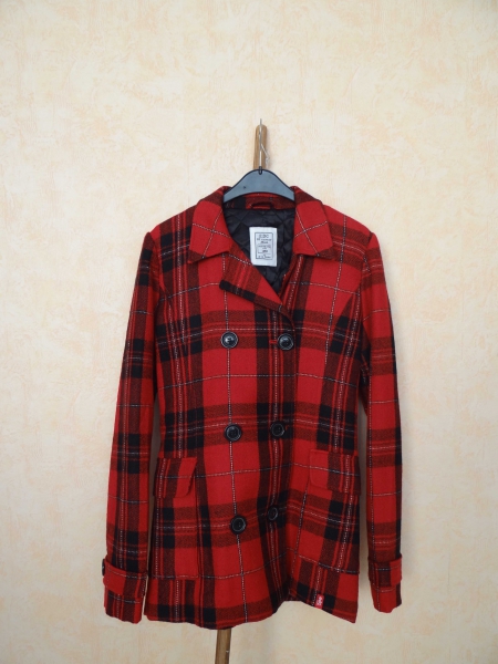 Süße rotkarierte Übergangs-/Winterjacke 