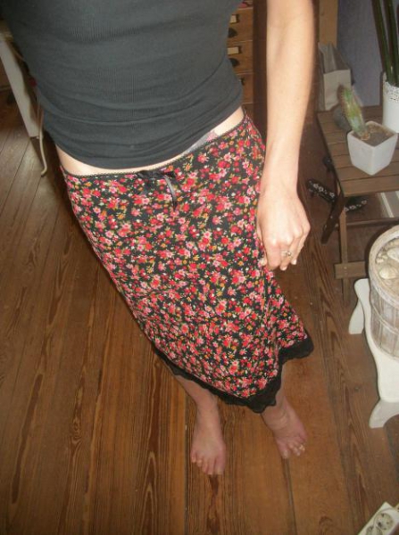 blumenrock mit schwarzer spitze