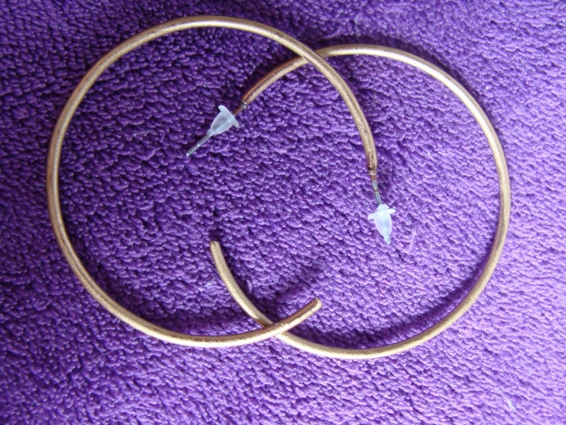 Goldene Creolen zu verschenken!