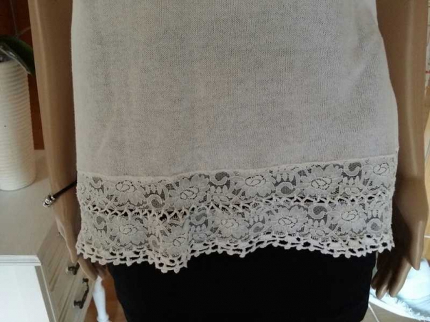 Sehr schöne Bluse/T-shirt mit gehackten spitze teilen / Authentic Clothing Company