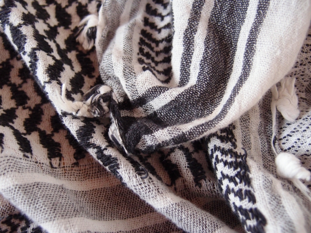 schwarz weißes Arabertuch