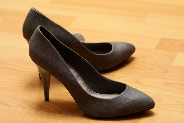 Zara Pumps High Heels grau neu