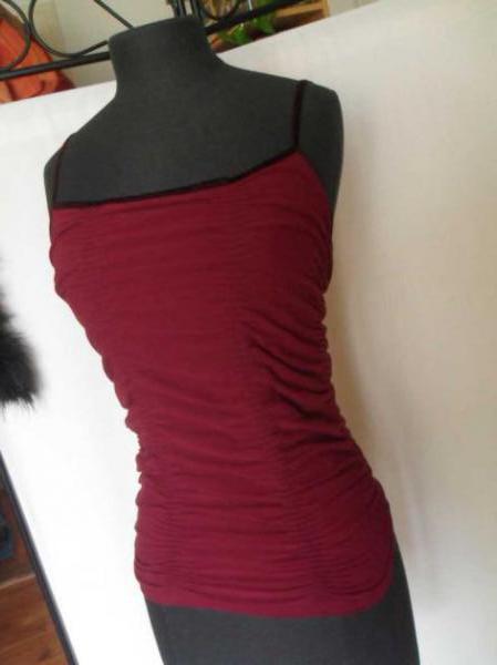 interessantes weinrotes Stretchtop