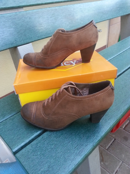 braune Pumps zum Schnüren Basic