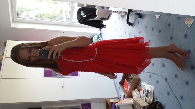 Rotes Abend-/Ballkleid