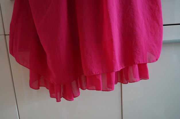 Schönes Kleid mit Blumen bestickt pink magenta ausgez. M / L 38 40 passt jedoch auch bei 42 XL