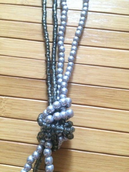 2 lange Perlenketten grau Silber