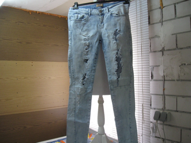 *** Irre Löcherjeans ***