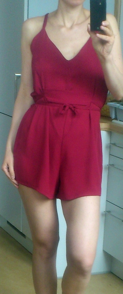 Jumpsuit mit tollem Rückenausschnitt in Bordeauxrot