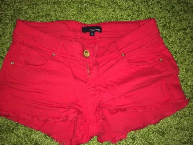 knallige rote Hotpants