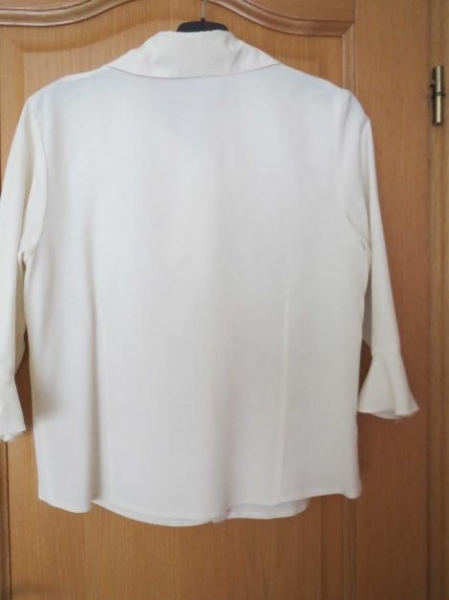 Bluse, Gr.42/M, schick, beige, mit Volant, 3/4 Arm