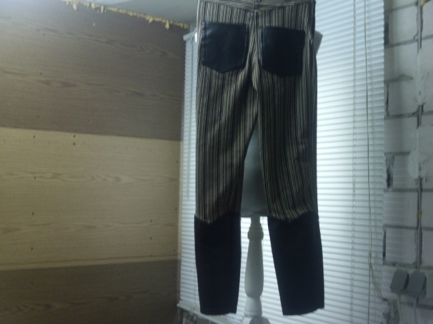 *** Genial ~ Gestreift ~ Leggings ~ Kunstledereinsatz *** 