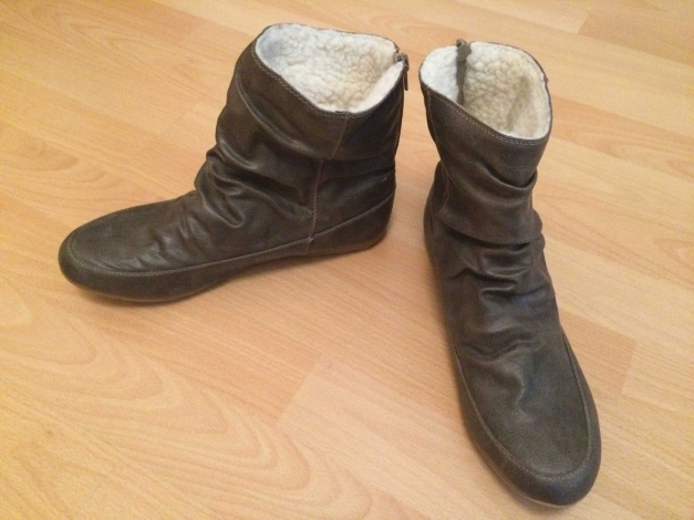 Schöne Stiefelette in kaki-grau Gr. 39