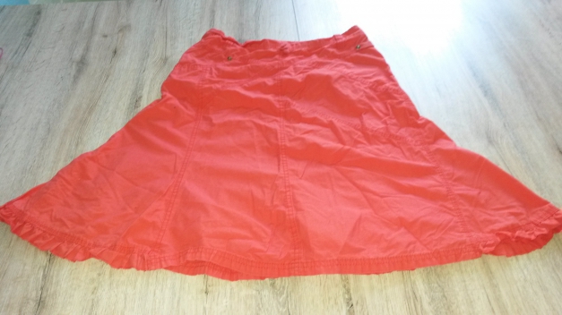 Toller roter Rock, wie Shakira 