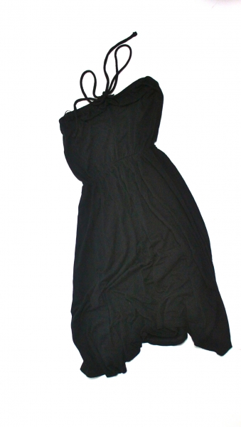 Schwarzes Nackholder-Kleid